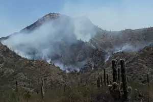Incendio en La Cebila: continan las tareas para contener el siniestro