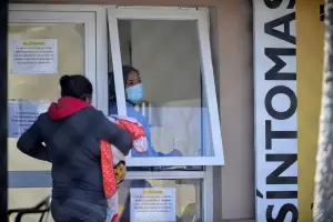 Covid en Argentina: confirmaron 34 muertes y 2.477 contagios