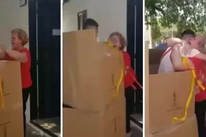 Un cordobs que vive en Espaa volvi en una caja para sorprender a su mam y el reencuentro emocion a toda la familia