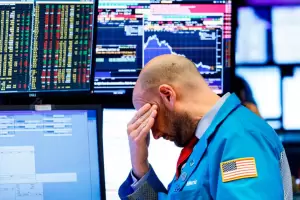 El riesgo pas alcanza nuevo rcord poscanje y el bono ms popular se acerca a perforar los u$s 30