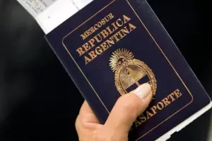 Emitieron miles de pasaportes con fallas y piden a los argentinos devolverlos: cmo identificarlos