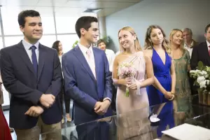 Inslito! Fue como testigo de casamiento de su amigo, pero lo casaron a l con la novia