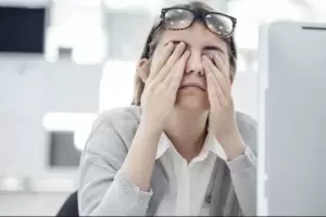 Consecuencias de la virtualidad: aumentaron un 80% las consultas por problemas en la vista