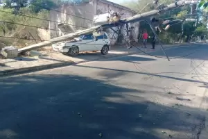 Un auto choc una subestacin elctrica y dej sin luz a Miraflores