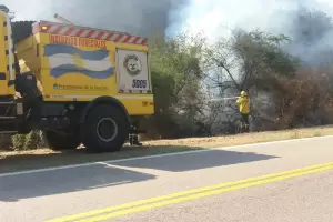 La Cbila: el incendio persiste y sigue siendo controlado en el lmite con La Rioja