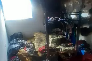 Una travesura desat un voraz incendio y principio de asfixia en un morador