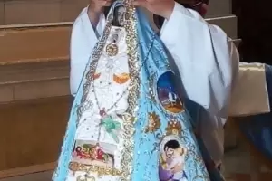 La Madre del Valle luce el nuevo manto alusivo a San Jos�