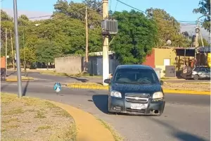 Un conductor realizaba maniobras peligrosas en estado de ebriedad y la polica secuestr su automvil