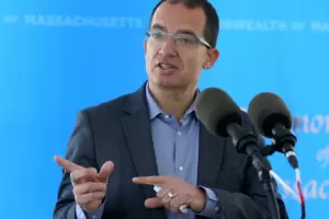 Moderna dijo que la efectividad de la vacuna podra ser menor contra la nueva variante