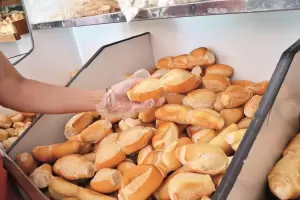 El Gobierno anunci que los precios de los fideos, el pan y la harina se retrotraern a los de febrero