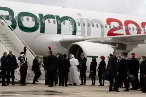 El Papa lleg� a Chipre, en una visita centrada en la migraci�n