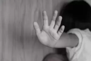 En Tinogasta: menor escap de la casa de sus tas y acus ser maltrada