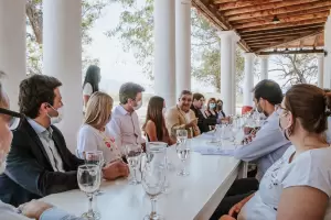 El gobernador se reuni con el equipo de gobierno para realizar un balance anual