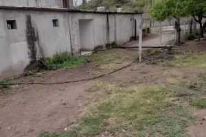 Por la tormenta, cay un poste de tendido elctrico en Pomancillo oeste