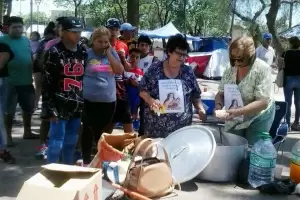 Habr� servicio de comida para peregrinos en el parque Ad�n Quiroga, la Gruta y la plaza de Choya