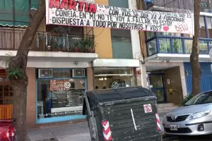 El pasacalles viral que le dedic una mujer a un chico: opinaron hasta los famosos