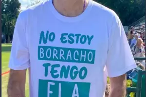 El senador Esteban Bullrich present las remeras de su fundacin: No estoy borracho, tengo ELA