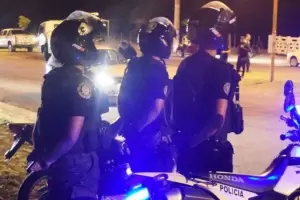 Chocaron una moto policial mientras el efectivo cubra un siniestro vial