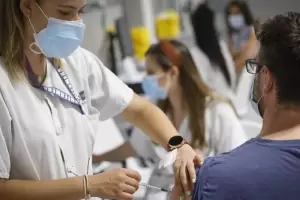 COFESA: acord aplicar la dosis de refuerzo a partir del quinto o sexto mes despus de haber completado el esquema de vacunacin