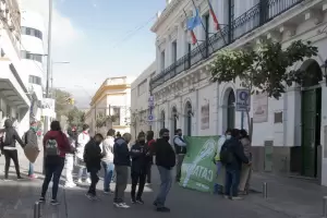 Multa: El intendente Polti deber pagar 500 pesos diarios a cada cesanteado