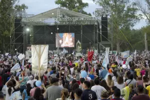 Histrica Procesin: una multitud acompa a la Virgen del Valle en el Adn Quiroga