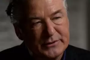 Alec Baldwin ensay con la pistola que mat a la directora de fotografa