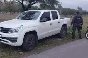 Lo detuvieron por realizar maniobras peligrosas y le secuestraron la camioneta