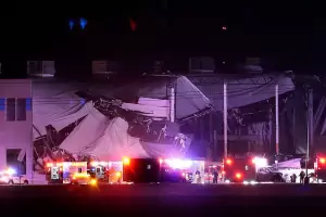 Varios empleados de Amazon quedaron atrapados en un deposito de la empresa tras un tornado