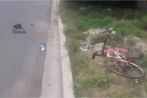 Un ciclista result� lesionado tras ser embestido por una camioneta