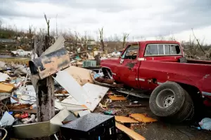 El peligro de ms tornados se mantiene en Estados Unidos: los muertos podran ser ms de 100