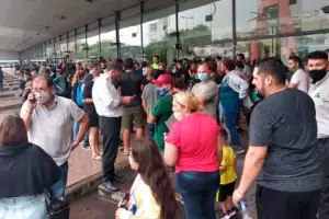 Indignante: tres choferes tenan que llevar a estudiantes de primaria a un viaje de egresados, pero dieron positivo de cocana