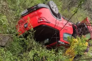 Accidente camino a El Rodeo: se qued dormido y se desbarranc