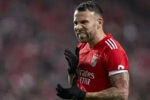 Nicols Otamendi puede dar el salto de su carrera: No seguir en el Benfica y negocia su llegada a un gran de Italia