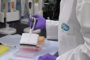 Pfizer comienza ensayos clnicos de una vacuna especfica contra micron