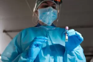 La variante micron ya fue detectada en 110 pases y duplica sus casos cada 2 o 3 das