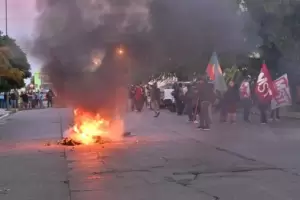 Chubut: manifestacin y represin, tras la aprobacin de un proyecto de megaminera