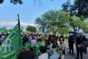 Bono de fin de a�o: ATE ser� recibido el martes por Jalil pero mantiene el quite de colaboraci�n