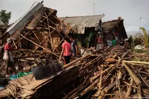 Al menos doce muertos y miles de evacuados por el paso del supertifn Rai en Filipinas