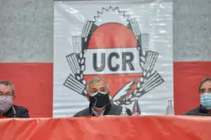 La UCR elige presidente en medio de fracturas y acusaciones cruzadas