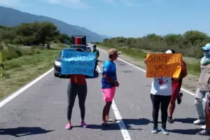 Pacl�n: Vecinos cortan la ruta 38