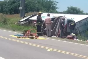 Trgico accidente de hinchas de River que viajaban a Santiago del Estero: muri un nio