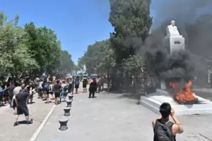 El gobernador de Chubut derog la ley de megaminera y convoc a un plebiscito