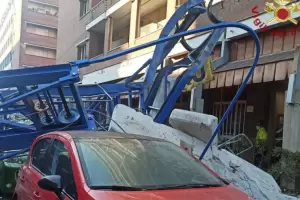 Tres personas murieron por la cada de una gra en Italia