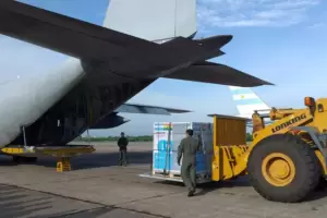 Argentina don un milln de vacunas de AstraZeneca a Bolivia