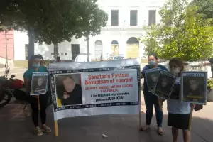 A seis meses de su muerte por Covid-19, la familia sigue peregrinando por el cuerpo