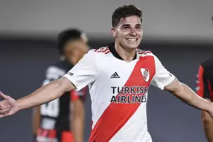 Comienza la despedida de Julin lvarez en River: Recibi a cientos de hinchas y se tom fotos con ellos