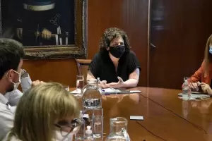 Datos oficiales en Argentina: la mortalidad del coronavirus se triplica en las personas que no se vacunaron