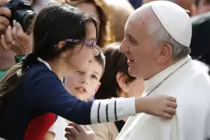 El Vaticano advierte sobre los riesgos de una "pandemia paralela" para nios y adolescentes