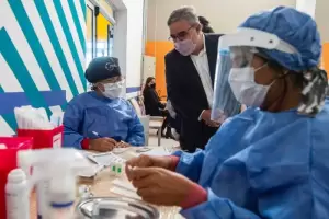 La Provincia analizara cobrar la atencin mdica a los no vacunados con dos dosis