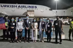 Lleg a Filipinas un cargamento de 500.000 vacunas de AstraZeneca donado por Argentina